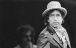 Bob Dylan “không buồn quan tâm” tới giải Nobel Văn học