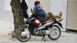 Bloomberg chê giáo dục Việt Nam: Tốt nghiệp trường "xịn" vẫn phải làm xe ôm