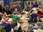 Người Việt sẻ chia nơi trú ngụ phòng bão ở Florida