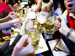“Đập tan” lý lẽ dân nhậu: Uống bia mát, ít hại hơn uống rượu